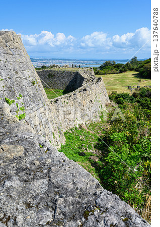 中城城跡の城壁　琉球王国の古城 137640788