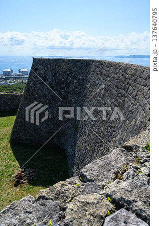 中城城跡の城壁 琉球王国の古城 中城城跡の城壁 琉球王国の古城 137640795