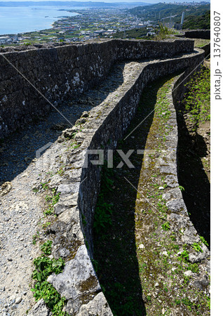 中城城跡の城壁　琉球王国の古城 137640807