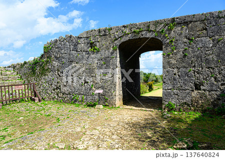 中城城跡　琉球王国の古城 137640824