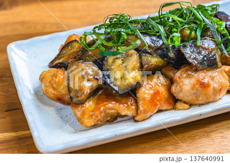 ナスと鶏肉の味噌炒め ナスと鶏肉の味噌炒め 137640991