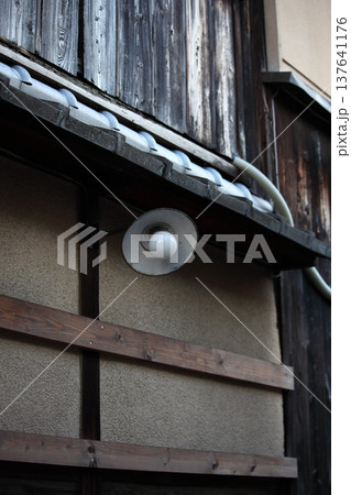 裸電球の街燈 裸電球の街燈 137641176