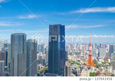 東京タワーと超高層ビル 137641458