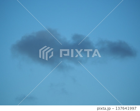 黒い雲　黒い太陽　黒い空 137641997