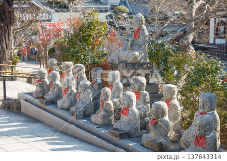 神戸・須磨寺の石仏地蔵 神戸・須磨寺の石仏地蔵 137643314