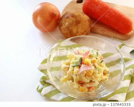 手作りのポテトサラダ 手作りのポテトサラダ 137643333