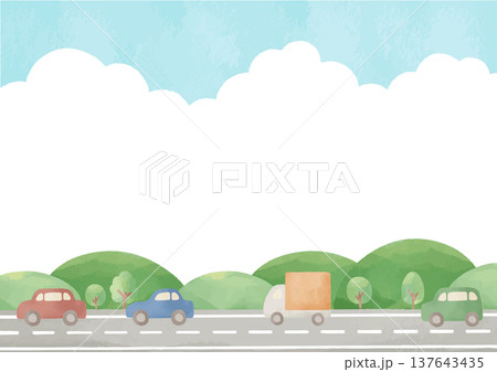 青空と雲の下を走る道路と車の風景背景｜道路,車,トラック,山,木 137643435