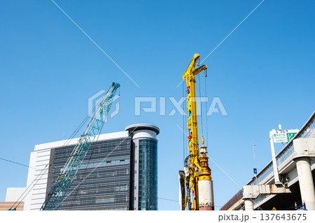 再開発中の池袋 重機とビルと高速道路 2026.02 再開発中の池袋 重機とビルと高速道路 2026.02 137643675