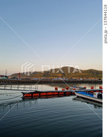 It's a fishing village scene. 137644119