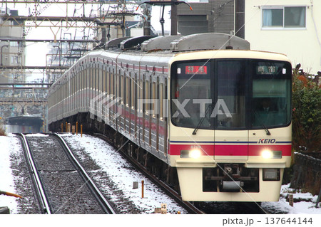 ［KO］冬の京王本線8000系電車（特急：10両編成） 137644144