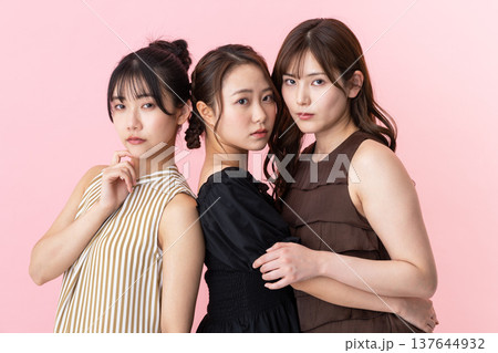 若い女性のビューティ 137644932