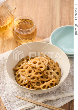蓮根のきんぴら 和食の副菜・常備菜 137645195