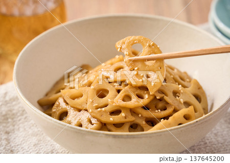 蓮根のきんぴら 和食の副菜・常備菜 蓮根のきんぴら 和食の副菜・常備菜 137645200