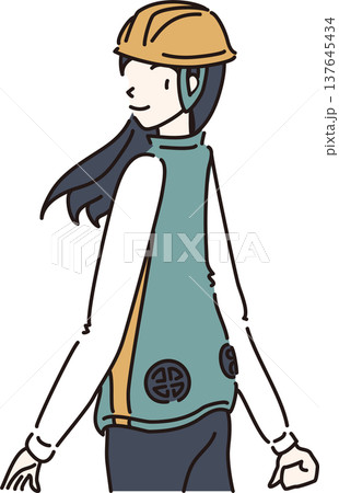 ヘルメットをかぶり空調ベストを着た女性のイラスト　緑色バージョン 137645434