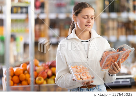 Woman choosing shrimp 137646022