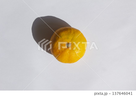 It is a tangerine lying on a white background. 137646041