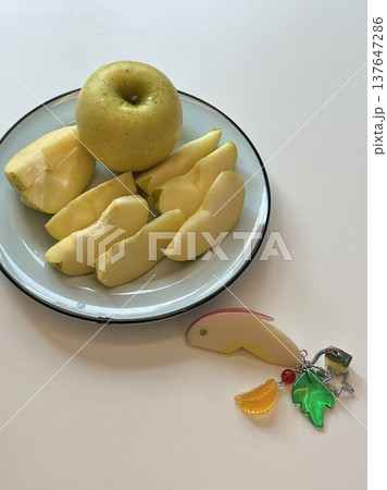 Freshly sliced apple pieces with crisp texture and natural sweetness, beautifully arranged. A healthy and refreshing snack perfect for any time of the day. 137647286