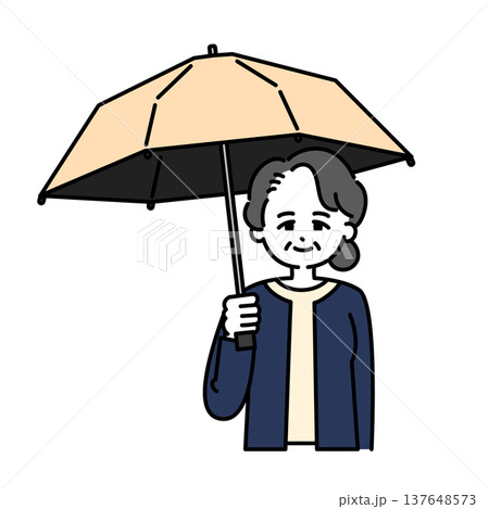 日傘をさすシニア女性 137648573