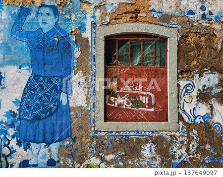 Setubal, Portugal - Mar 02, 2026: Painted houses in Luisa Todi avenue and Largo Dr. Francisco Soveral square in Setubal, Portugal Setubal, Portugal - Mar 02, 2026: Painted houses in Luisa Todi avenue and Largo Dr. Francisco Soveral square in Setubal, Portugal 137649097
