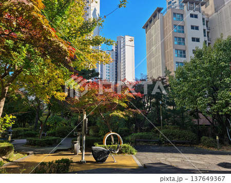 It's a park within an apartment complex. 137649367