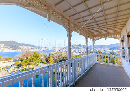 初春のグラバー園　旧三菱第2ドックハウスから見た景色　長崎県長崎市 137650065