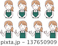 緑エプロンを着た女性のイラストセット(三角巾なし) 137650909