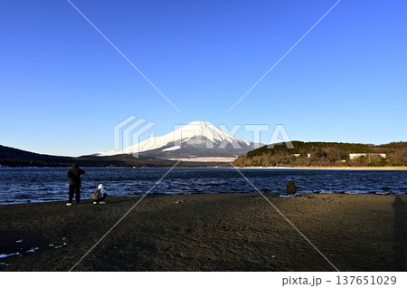 3月、山中湖岸の風景 (撮影地:山中湖岸) 3月、山中湖岸の風景 (撮影地:山中湖岸) 137651029