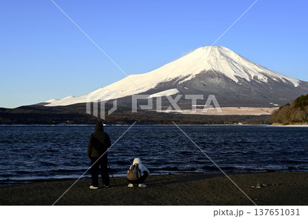 3月、山中湖岸の風景 (撮影地:山中湖岸) 3月、山中湖岸の風景 (撮影地:山中湖岸) 137651031