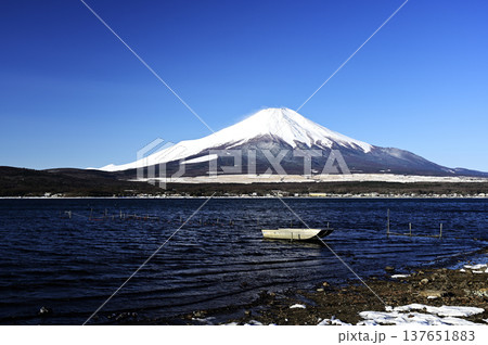 3月、山中湖岸の風景 (撮影地：山中湖岸) 137651883