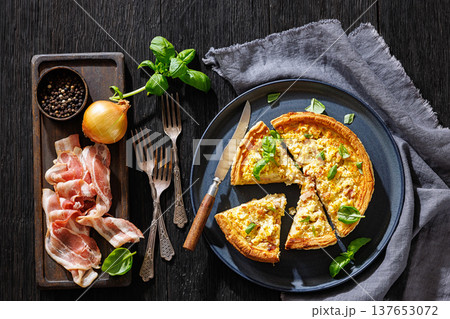 Quiche Lorraine with bacon, cheese and fresh basil 137653072