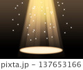 スポットライトの当たったステージ 137653166