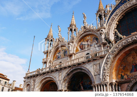 Exploring the architecture and details of the basilica in Venice on a sunny day 137654868