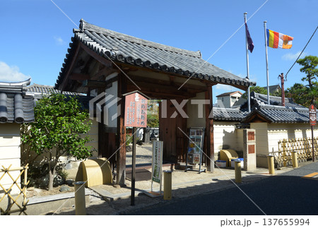 奈良町　十輪院　山門　奈良市十輪院町 137655994