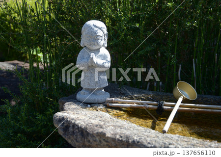 奈良町 十輪院 手水鉢の石仏 奈良市十輪院町 奈良町 十輪院 手水鉢の石仏 奈良市十輪院町 137656110