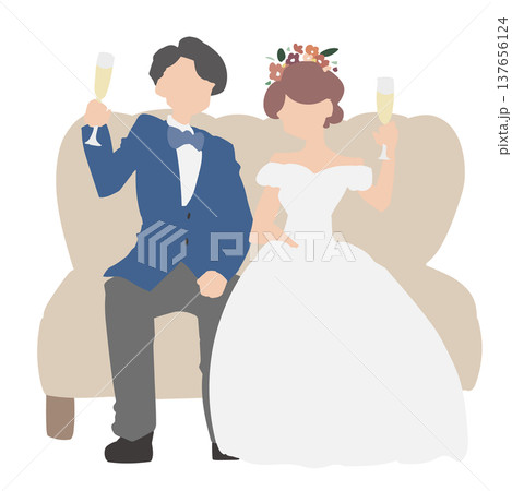 ソファに座って乾杯する新郎新婦 ソファに座って乾杯する新郎新婦 137656124