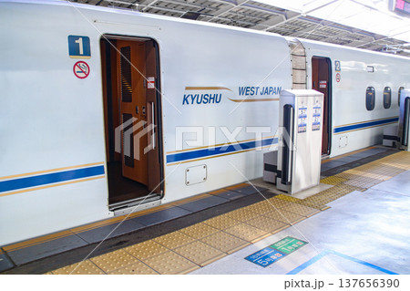 九州新幹線（さくら）・乗車口 137656390