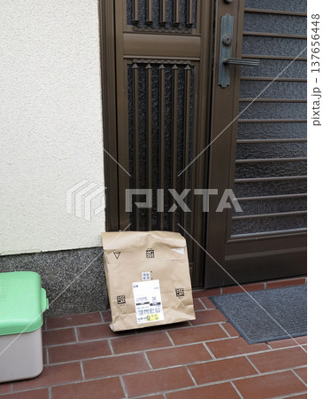 置き配 置き配 137656448
