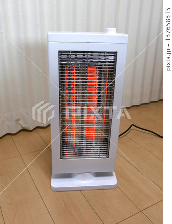 カーボンヒーター　電気ストーブ　火事注意 137658315