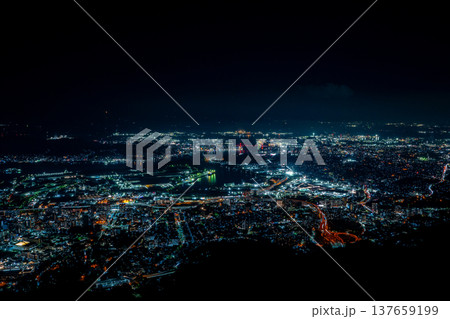 皿倉山展望台から見る北九州市の夜景風景 皿倉山展望台から見る北九州市の夜景風景 137659199