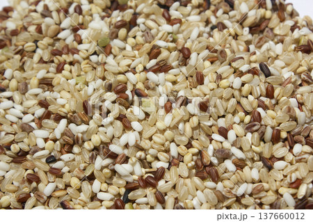 These are grains of mixed grain. These are grains of mixed grain. 137660012
