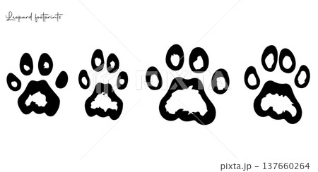 Hand drawn wild animals foot prints 137660264