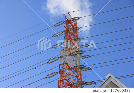 送電線鉄塔 送電線鉄塔 137660382