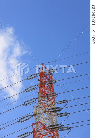 送電線鉄塔 送電線鉄塔 137660383