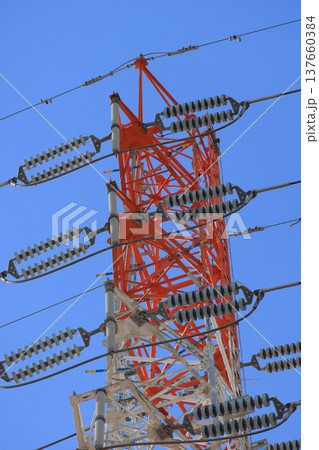 送電線鉄塔 送電線鉄塔 137660384