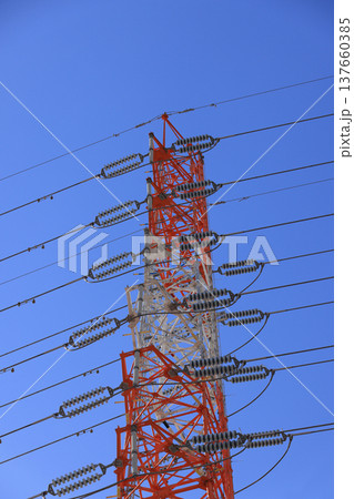 送電線鉄塔 送電線鉄塔 137660385