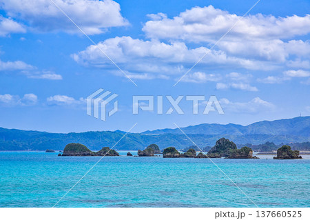 〈沖縄県〉古宇利島周辺の景色 〈沖縄県〉古宇利島周辺の景色 137660525