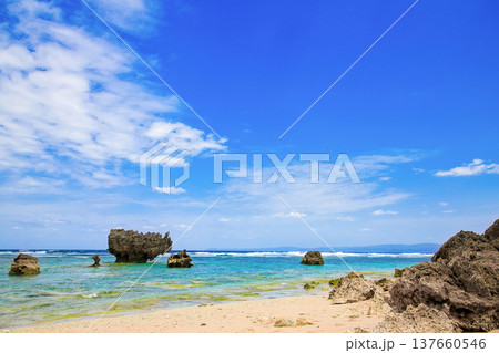 〈沖縄県〉古宇利島　トケイ浜 137660546