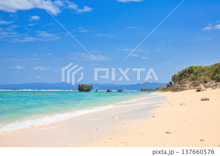 〈沖縄県〉古宇利島 トケイ浜 〈沖縄県〉古宇利島 トケイ浜 137660576