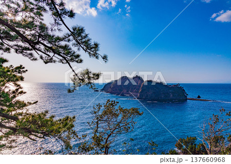 （静岡県）西伊豆町・堂ヶ島　三四郎島 137660968