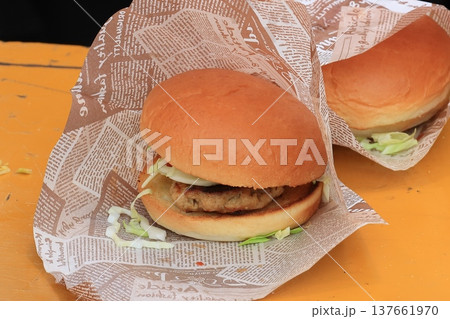 おいしいハンバーガー 137661970